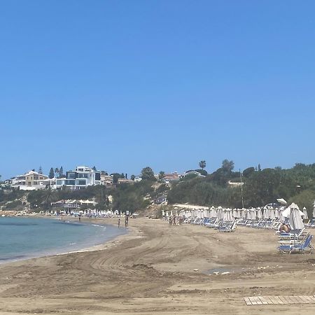 Coral Bay Modern Renovated Apartment By The Sea 파포스 외부 사진