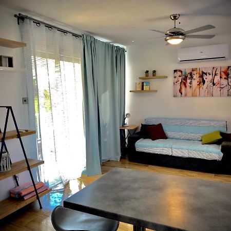Coral Bay Modern Renovated Apartment By The Sea 파포스 외부 사진