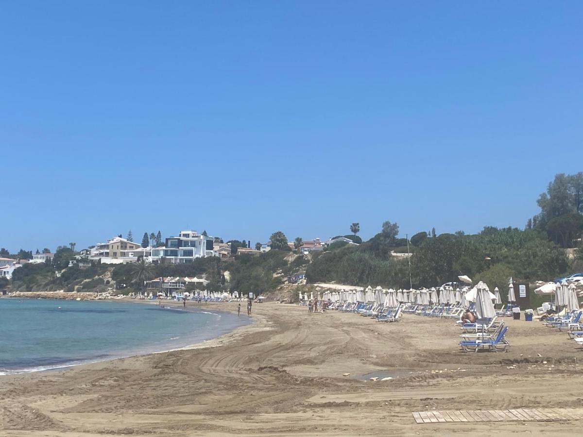 Coral Bay Modern Renovated Apartment By The Sea 파포스 외부 사진