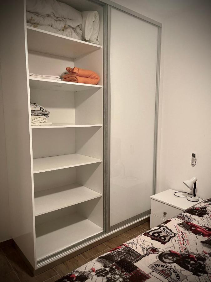 Coral Bay Modern Renovated Apartment By The Sea 파포스 외부 사진