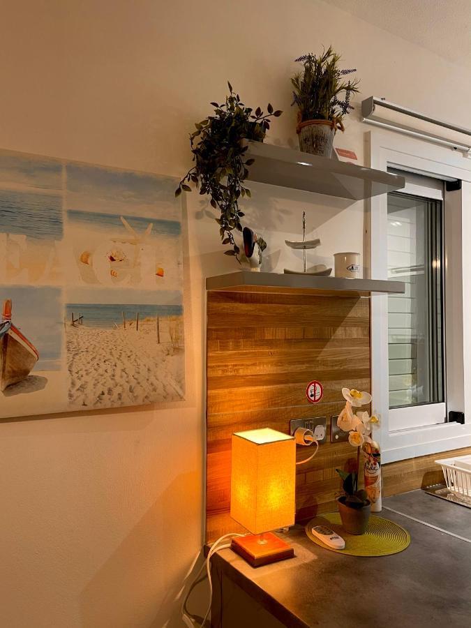 Coral Bay Modern Renovated Apartment By The Sea 파포스 외부 사진